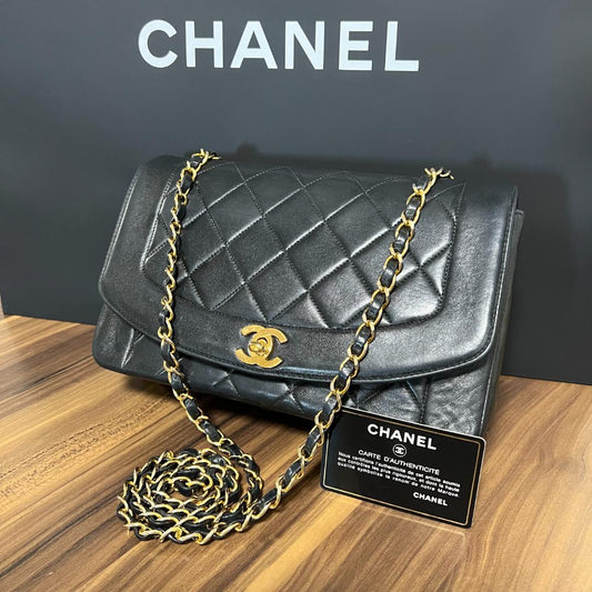 CHANEL シャネル ダイアナフラップ マトラッセ 25 ラムスキン ショルダーバッグ