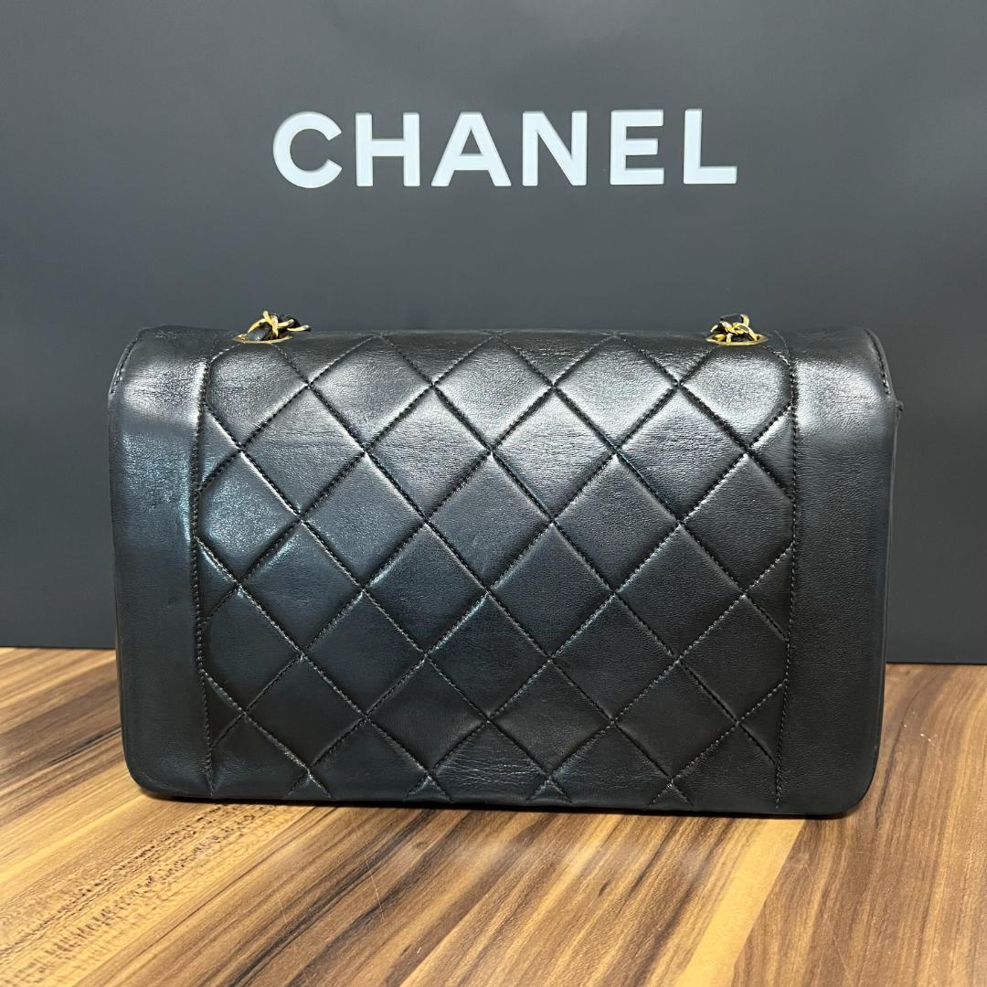 CHANEL シャネル ダイアナフラップ マトラッセ 25 ラムスキン ショルダーバッグ